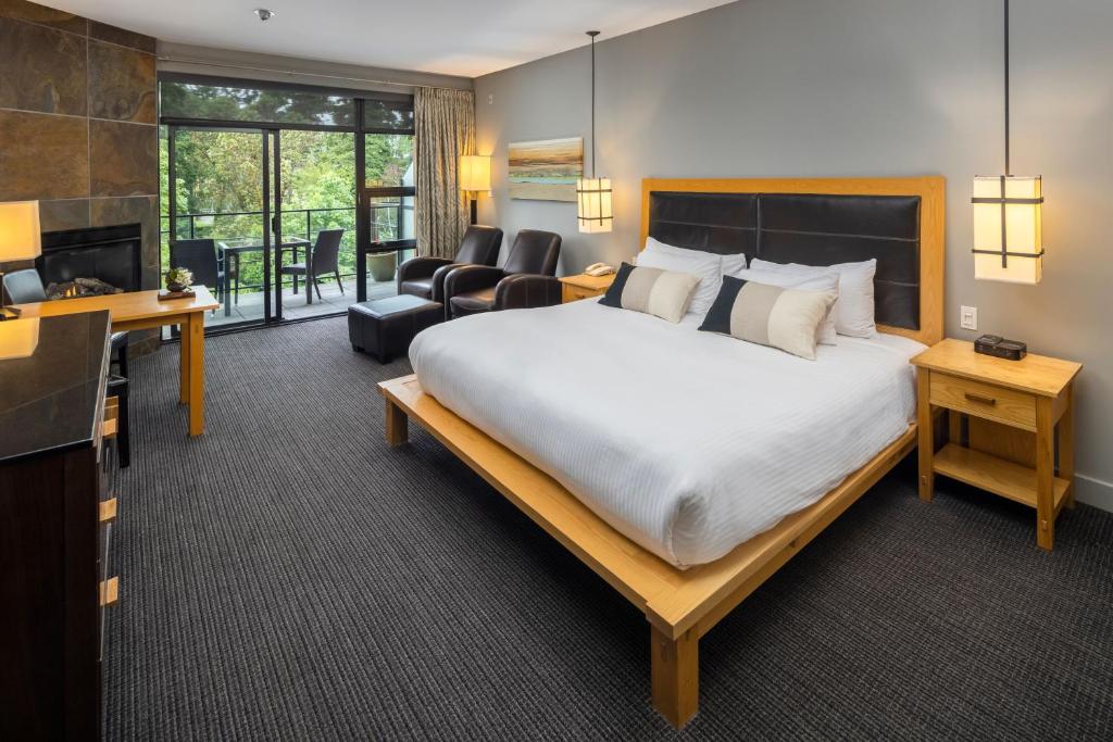 Brentwood Bay Resort & Spa photo 3