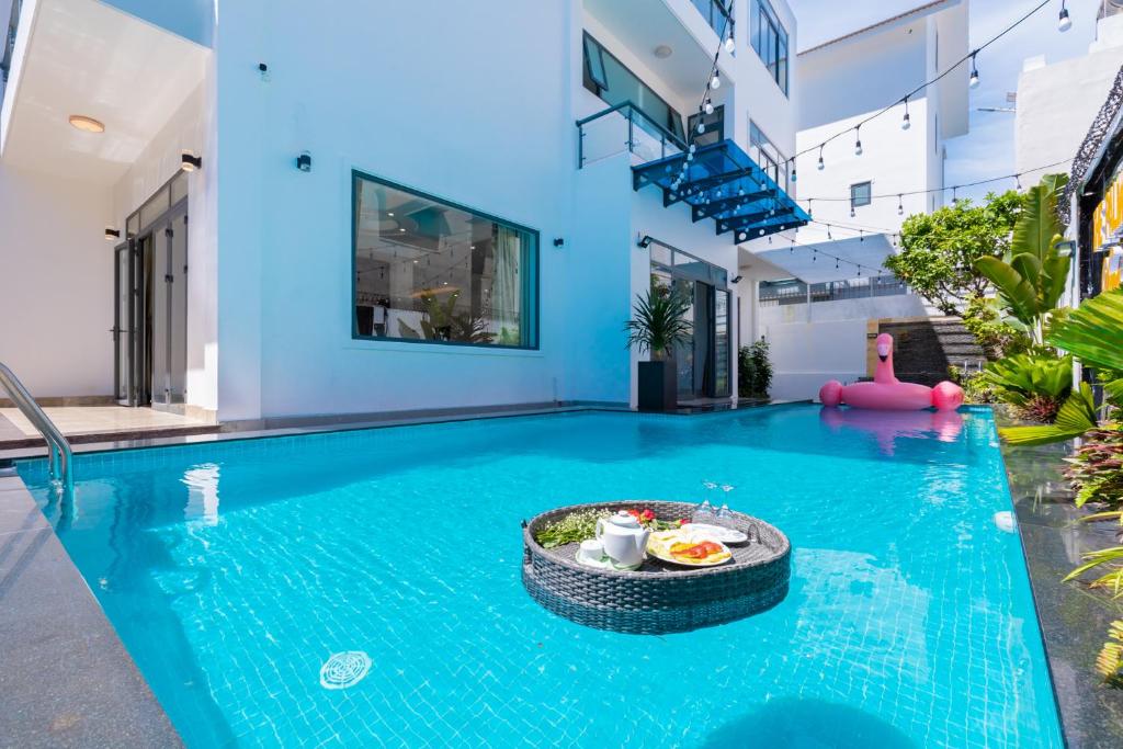 Palm Villa 34 ( Luxury Villa with 17 bed room, karaoke & bida inside)