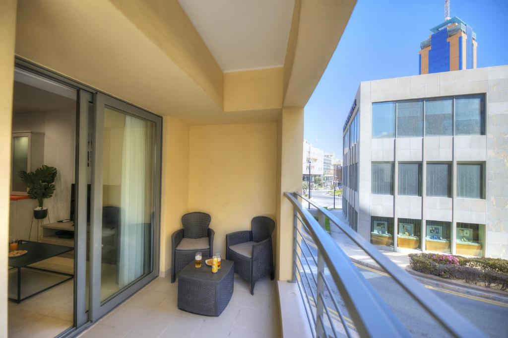 Elegant one bedroom apartment with terrace in uptown Portomaso DDIF1-4 photo 4