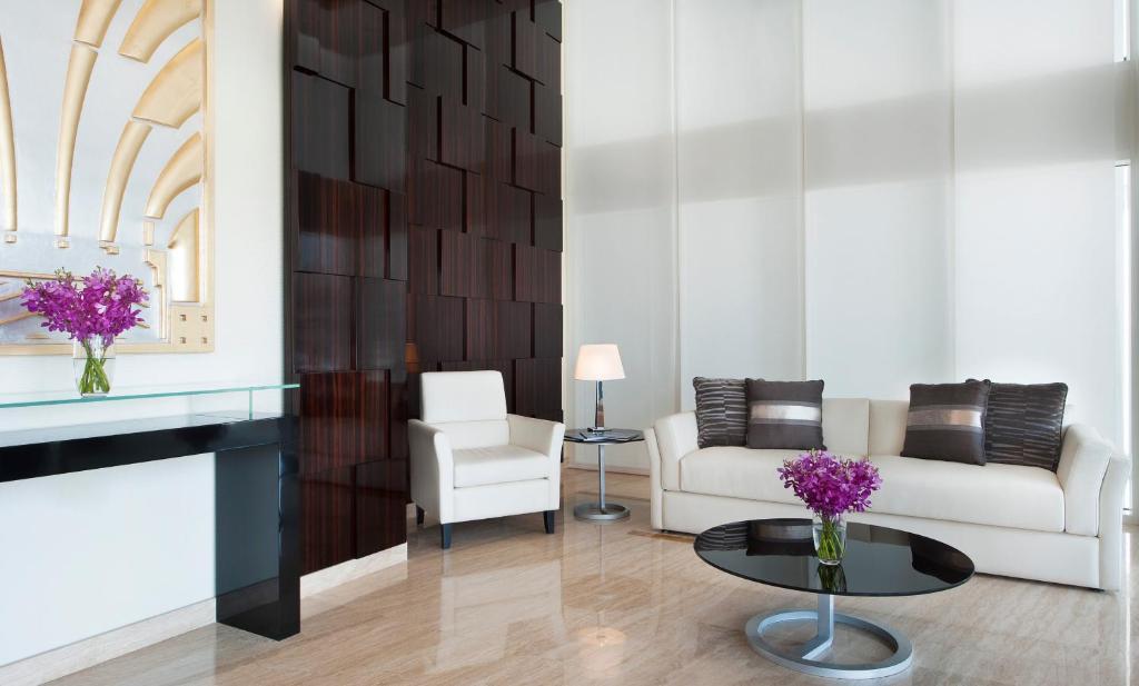 {
  "en-gb": "DAMAC Maison Canal Views"
} photo 3