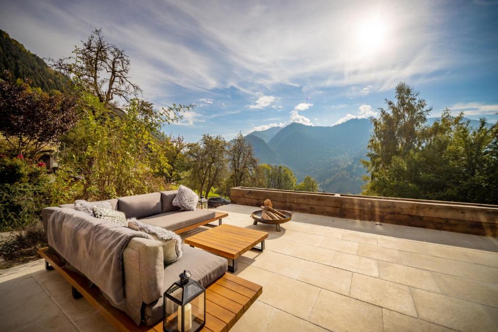 Luxury Chalet Morzine with stunning mountain views photo 2
