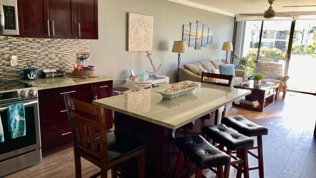 Excellent beach front community, golf course, tennis, sunny weather year round! photo 3