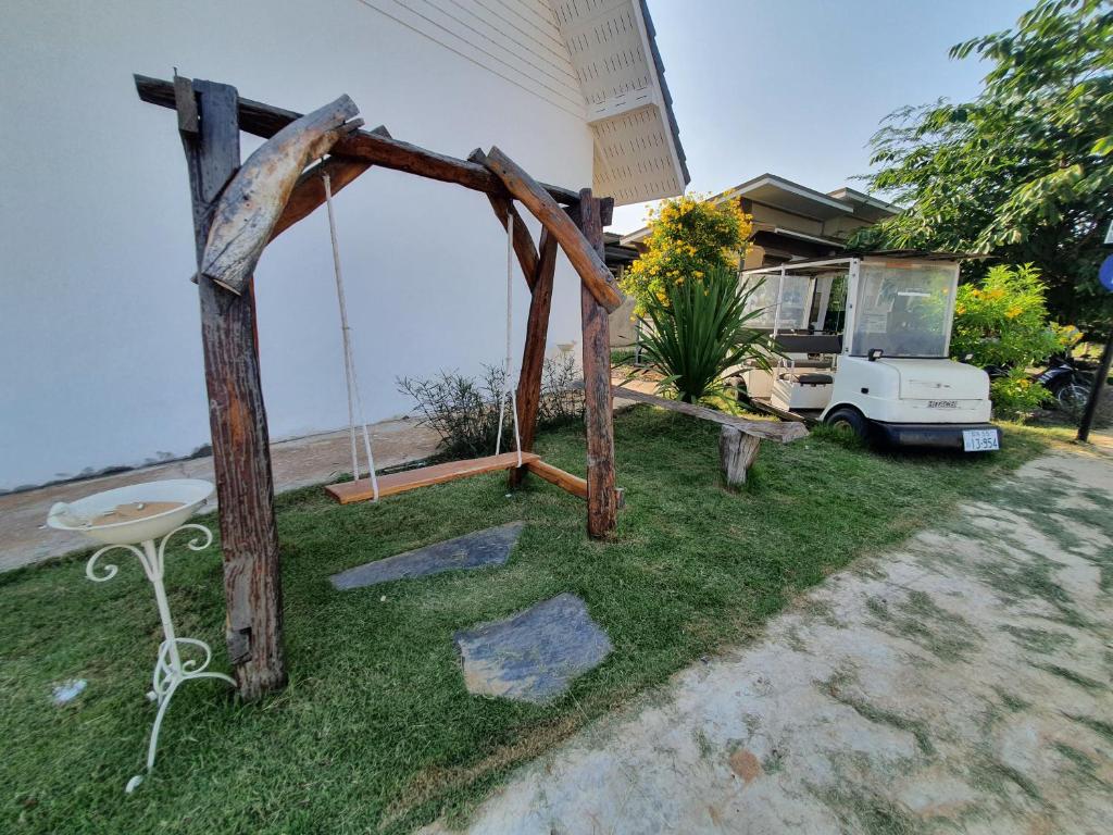 The Cottage at Chiyaphum photo 3