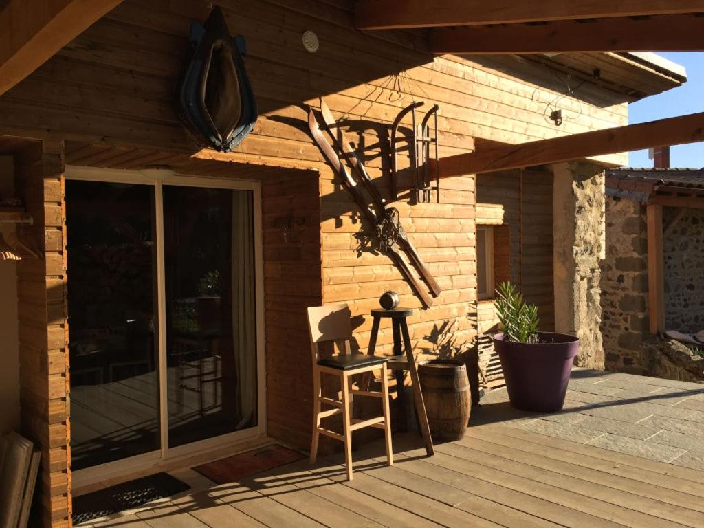 Lama-Gîte-des-Puys chalet écologique à 30km des pistes, visite aux lamas Charge VE photo 1