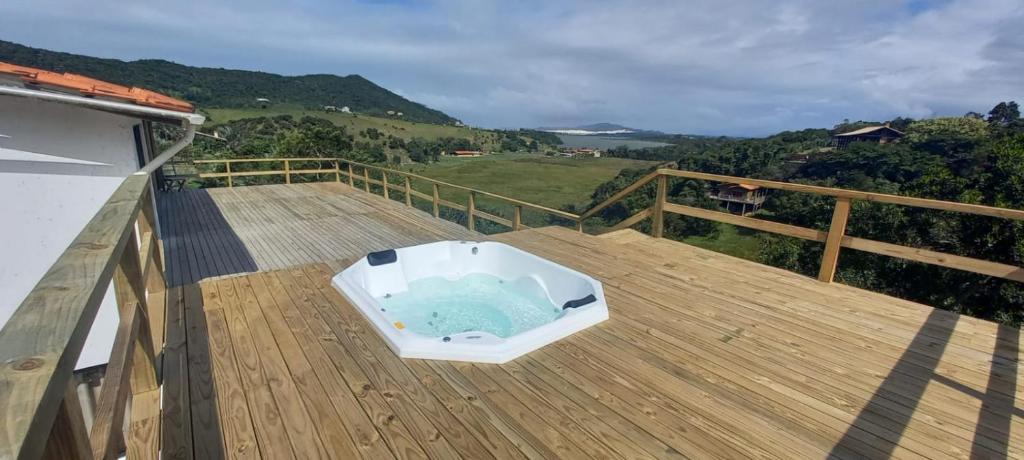 Villa Santorini Praia do Rosa com piscina e jacuzzi photo 2