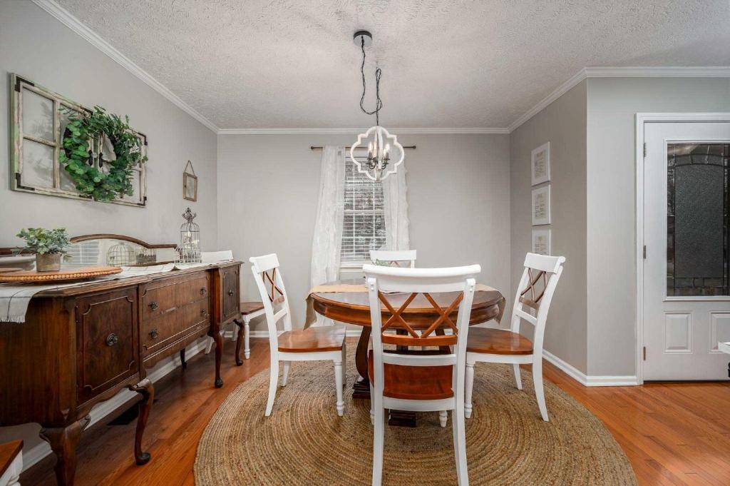 Single-Story Manchester Home Close to Parks! photo 1