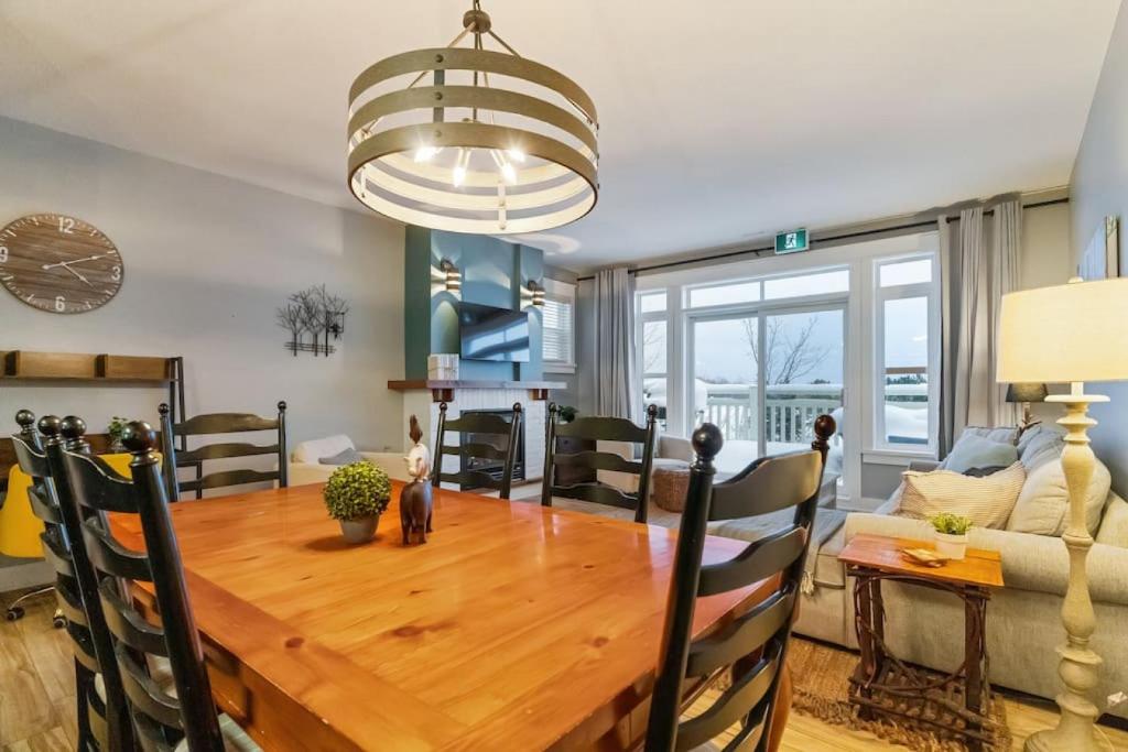 Contemporary Chalet Steps to Blue Mountain Village photo 2