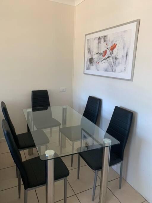Sunny, 2-bedroom apartment with pool, 200m from Caseys beach photo 4