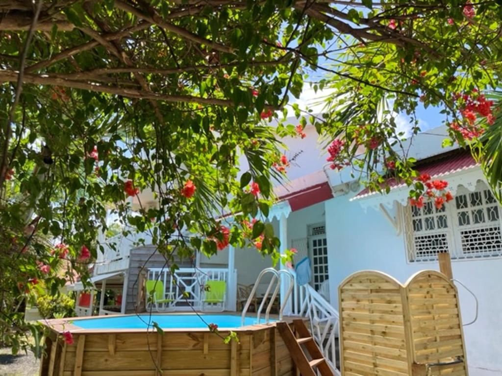Villa de 4 chambres avec piscine privee jardin clos et wifi a Le Vauclin photo 2