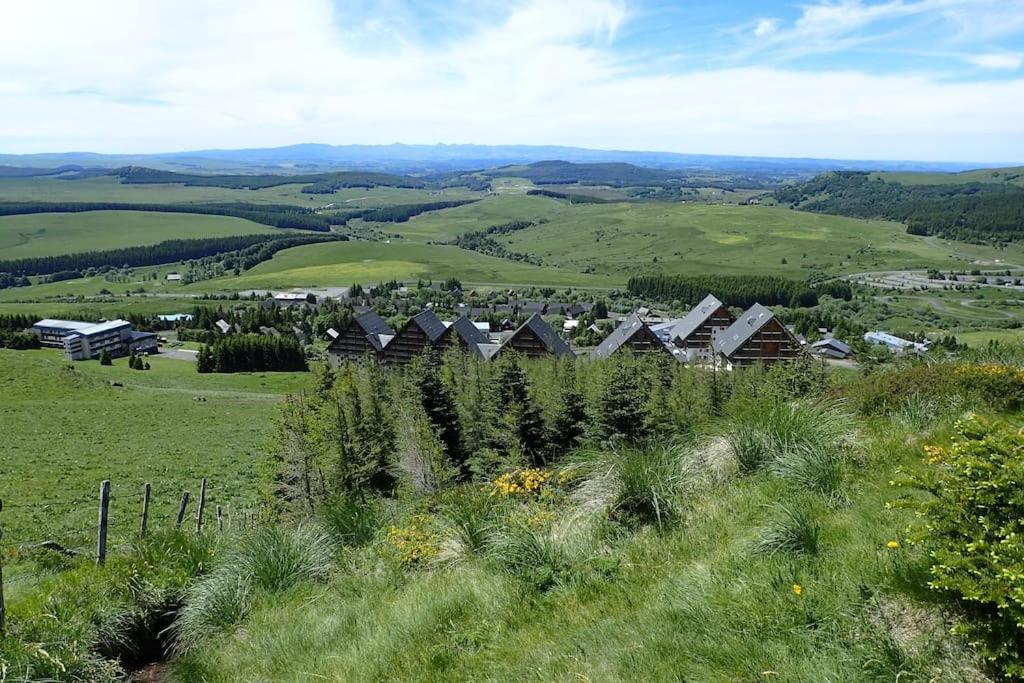 Lama-Gîte-des-Puys T3 Lamado vue époustouflante sud avec grande terrasse photo 2