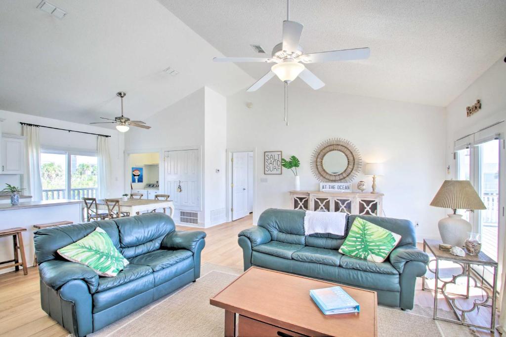 Pensacola Beach Home 1 Block to Beach Access photo 2