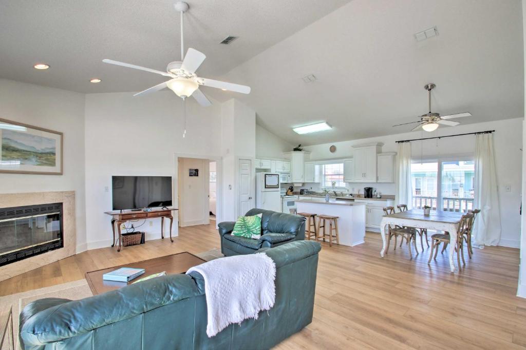 Pensacola Beach Home 1 Block to Beach Access photo 3