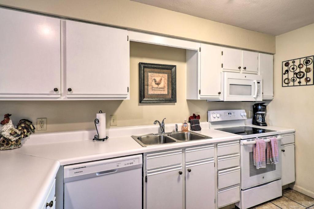 Inviting Branson Condo with Resort Amenities! photo 4