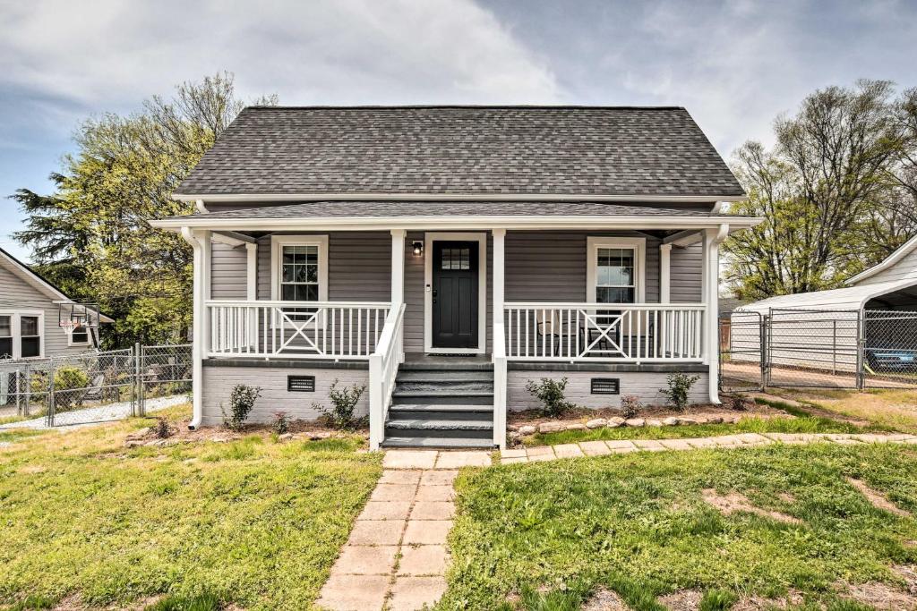 Ideally Located Penne Place with Deck and Grill photo 2