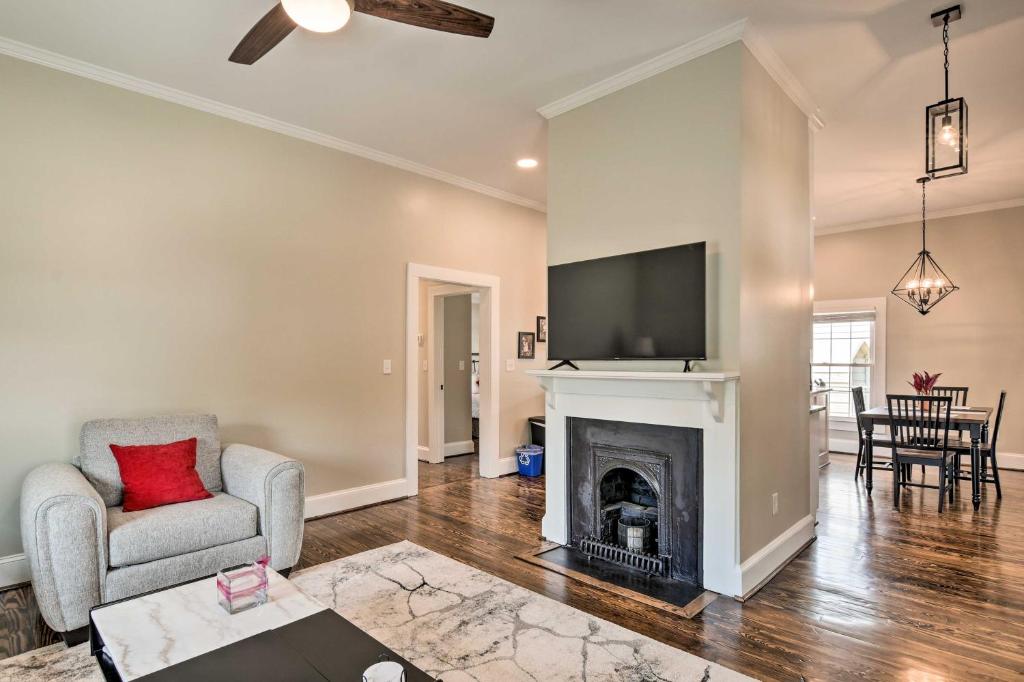 Ideally Located Penne Place with Deck and Grill photo 3