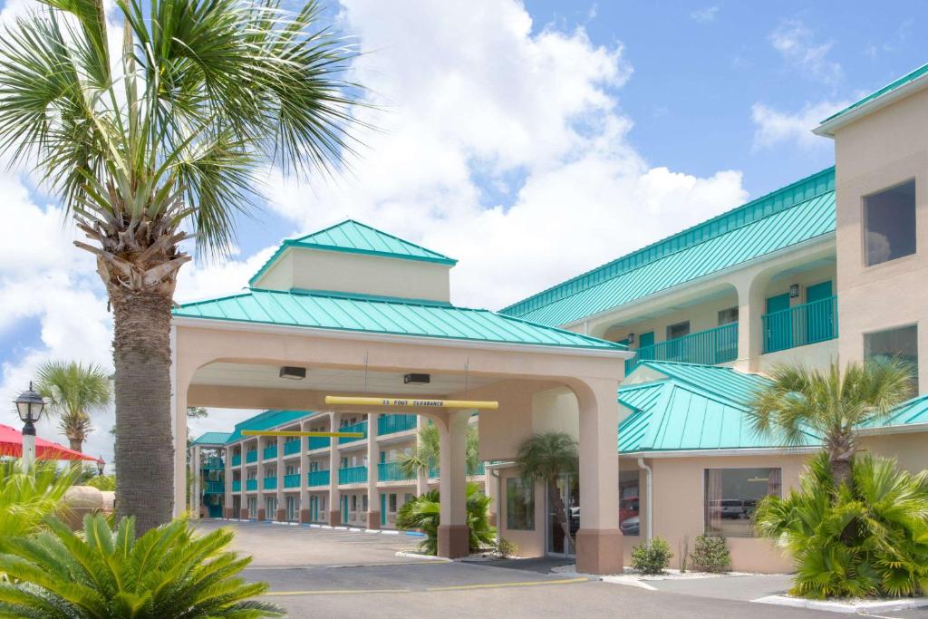 Days Inn by Wyndham Gulfport image