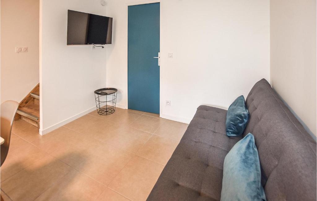 Awesome Apartment In Saint-martin-sur-lavez With Internet And 2 Bedrooms photo 2