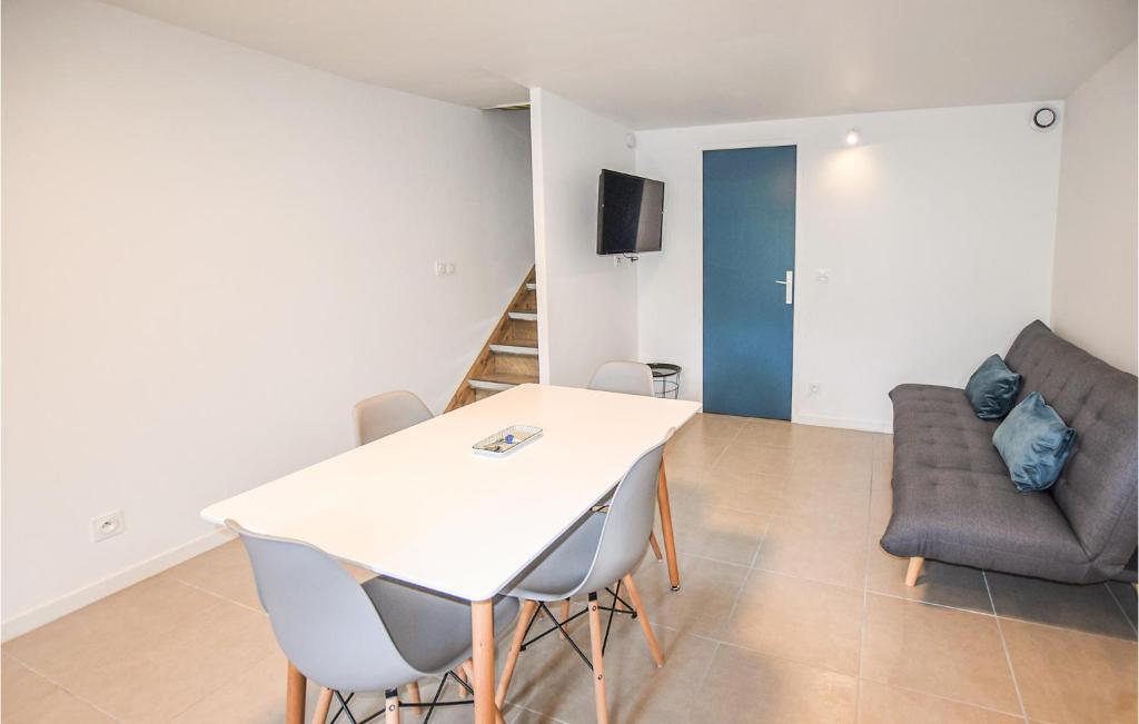 Awesome Apartment In Saint-martin-sur-lavez With Internet And 2 Bedrooms photo 3