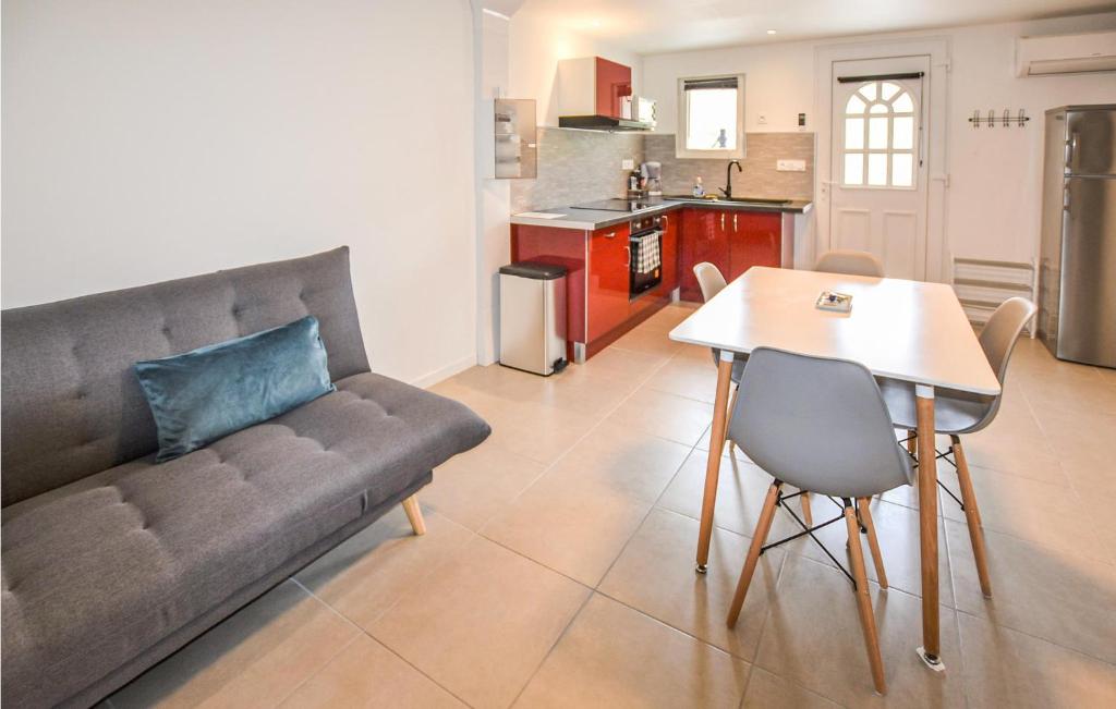 Awesome Apartment In Saint-martin-sur-lavez With Internet And 2 Bedrooms photo 4