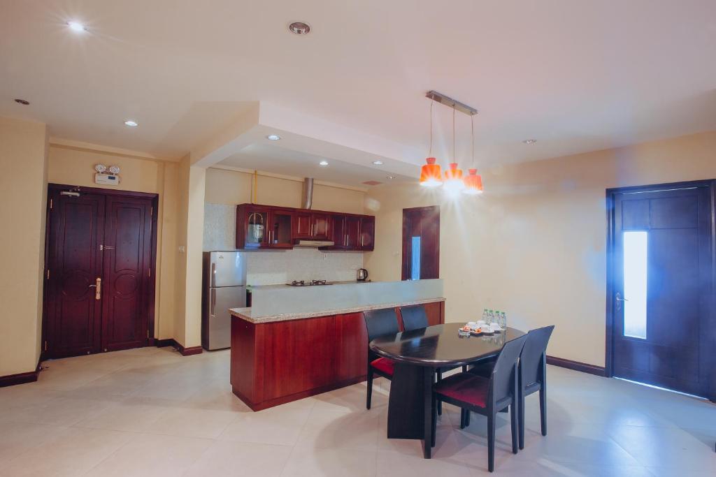 Khách Sạn Vĩnh Trung Plaza Apartments 
