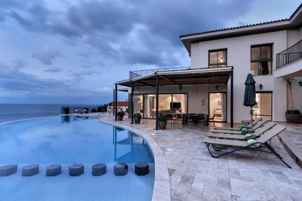 Villa Adam Beach Front with Private Butler photo 3
