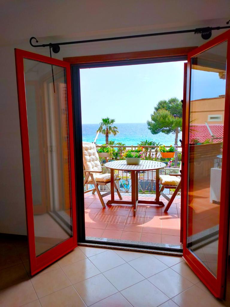 Taormina by the sea photo 2
