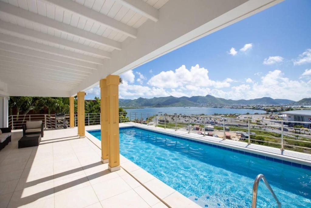 Charming 3-Bed Villa in Maho photo 1