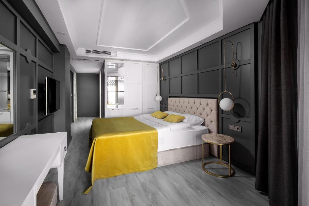 B LOFT HOTEL - Tap to explore photos