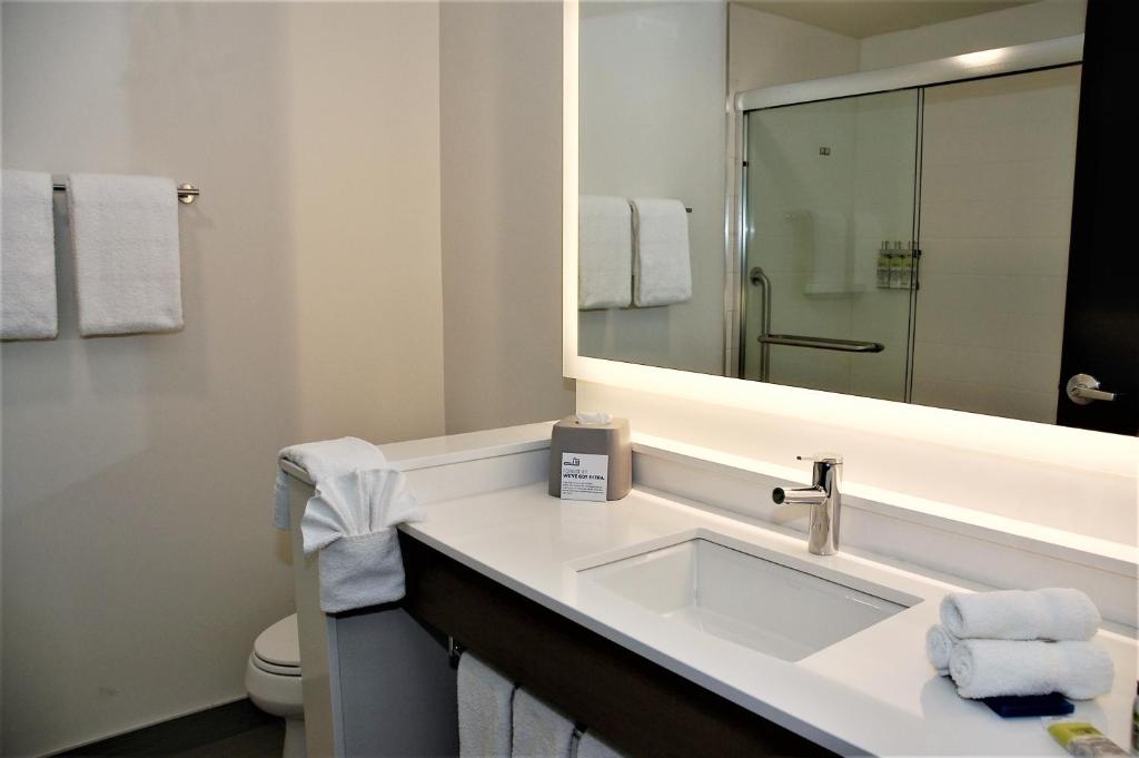 Holiday Inn Express & Suites - Edmonton SW – Windermere, an IHG Hotel photo 4