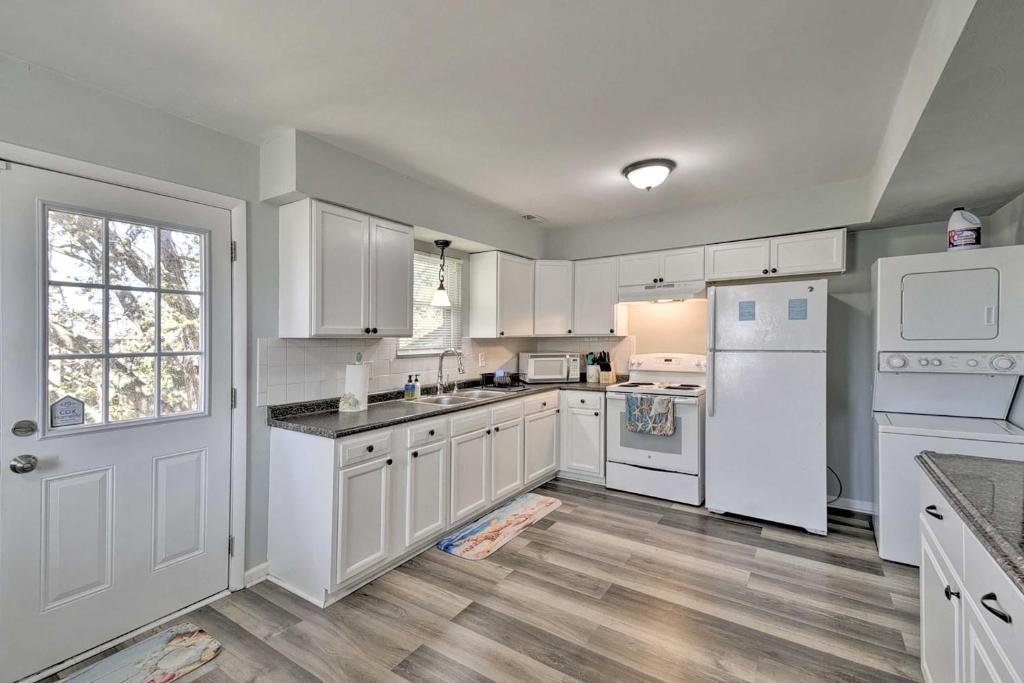 Sunny Norfolk Duplex - Walk to Lake and Beach! photo 1