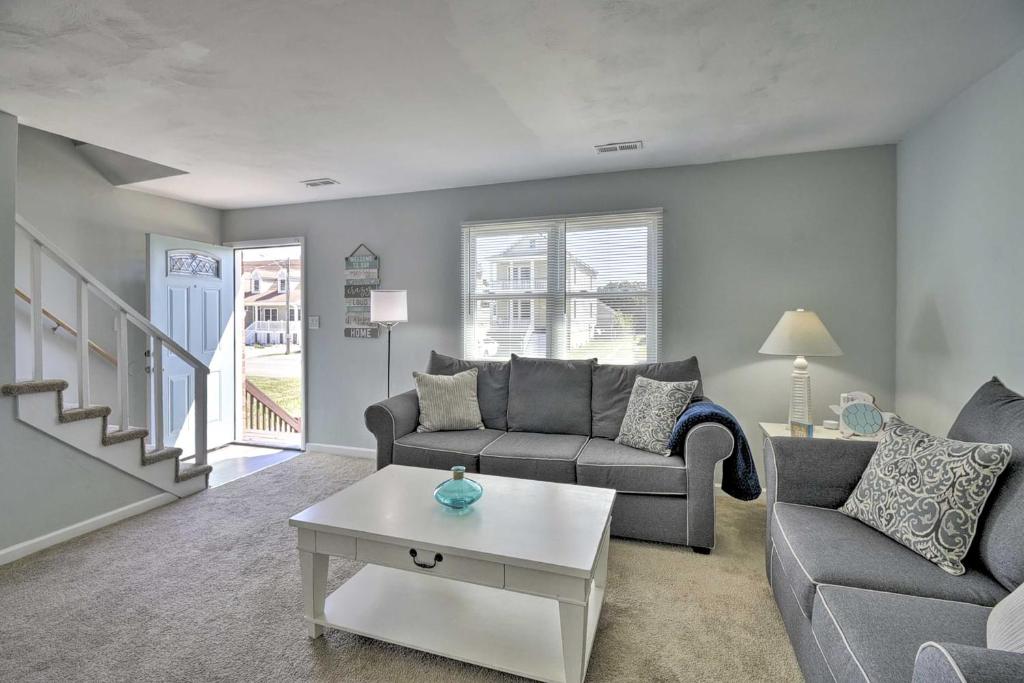 Sunny Norfolk Duplex - Walk to Lake and Beach! photo 4
