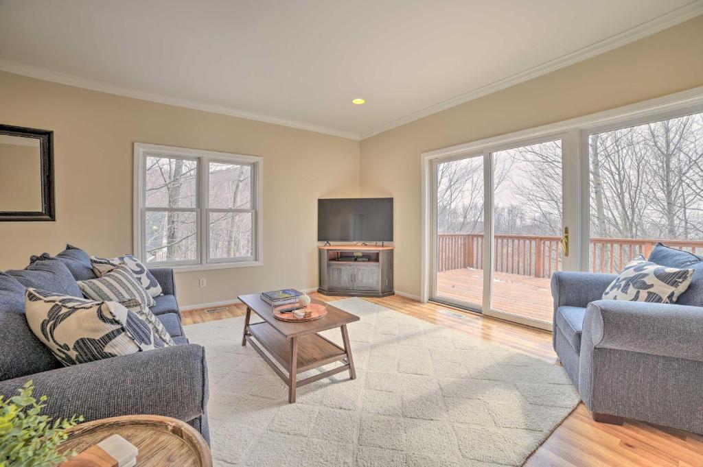 Pet-Friendly Home with Hot Tub and Pool Access! photo 3
