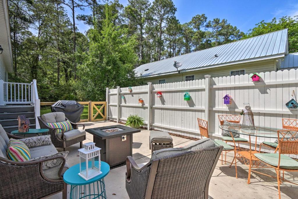 Charming Bluffton Escape with Patio and Gas Grill photo 1
