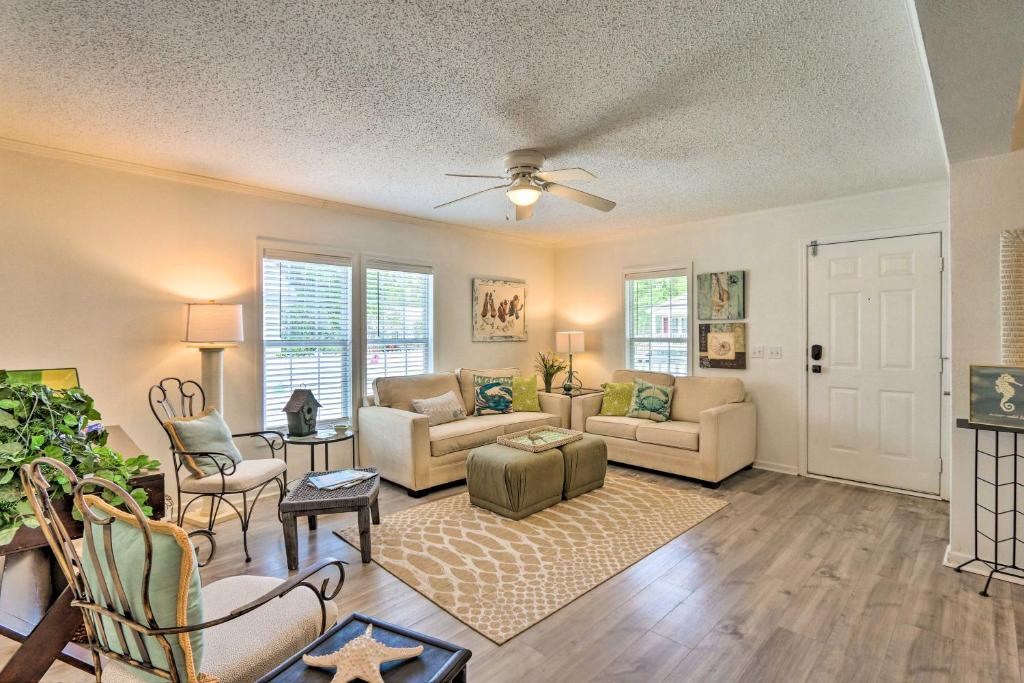Charming Bluffton Escape with Patio and Gas Grill photo 3