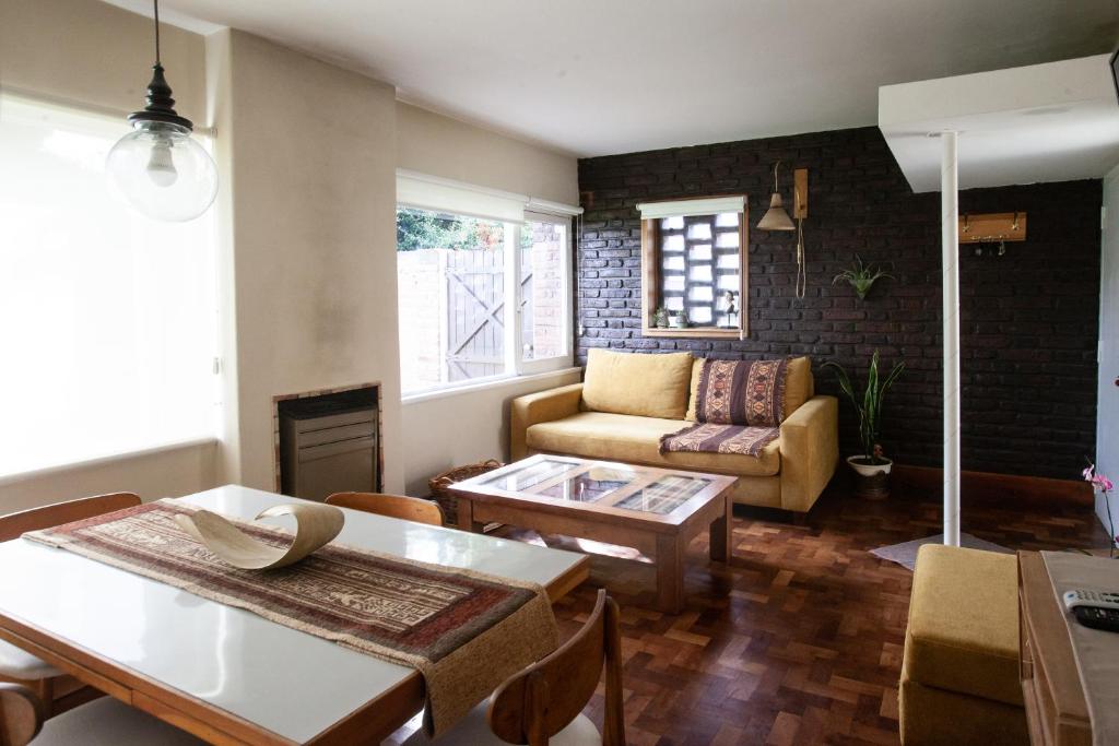Casa grande y cómoda en el centro de Esquel photo 3