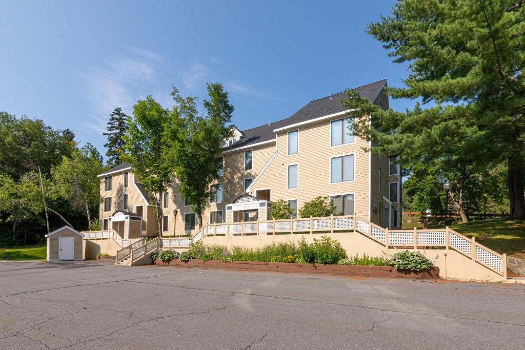 Mount Snow Lodging image