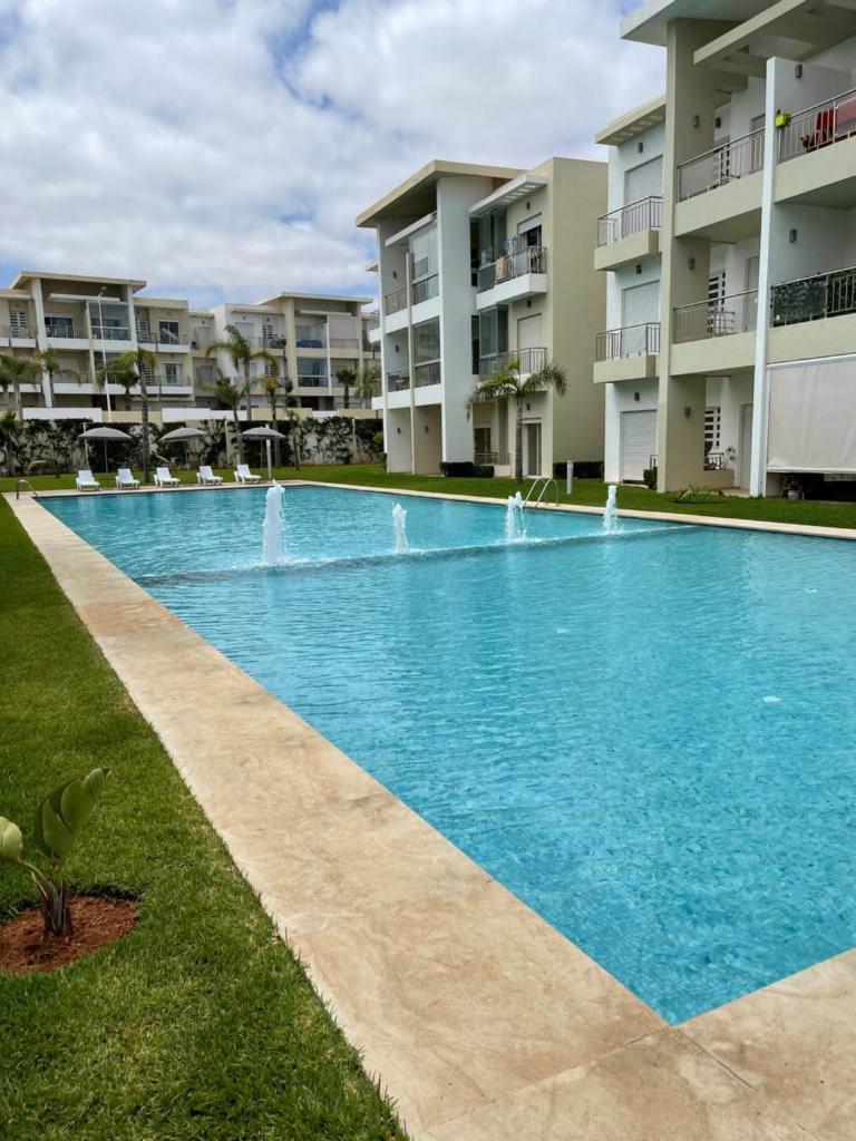Bel appartement pied sur mer vue imprenable sur piscine et jardins photo 4