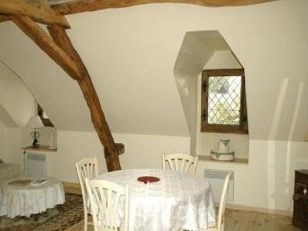 Gîte Cravant-les-Côteaux, 3 pièces, 4 personnes - FR-1-381-60 photo 3