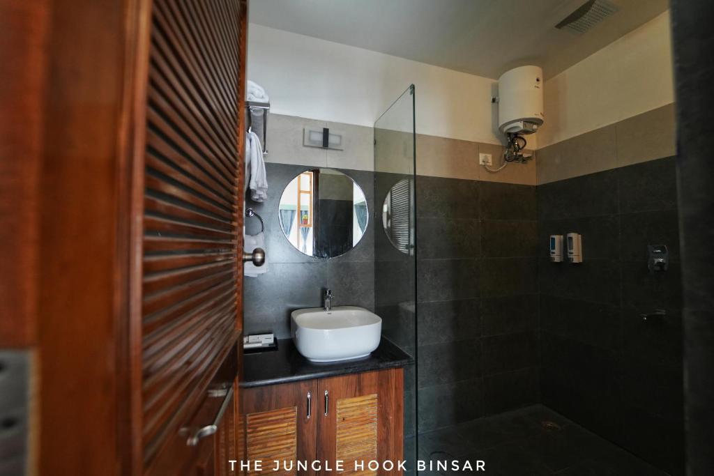 The Jungle Hook Binsar photo 3