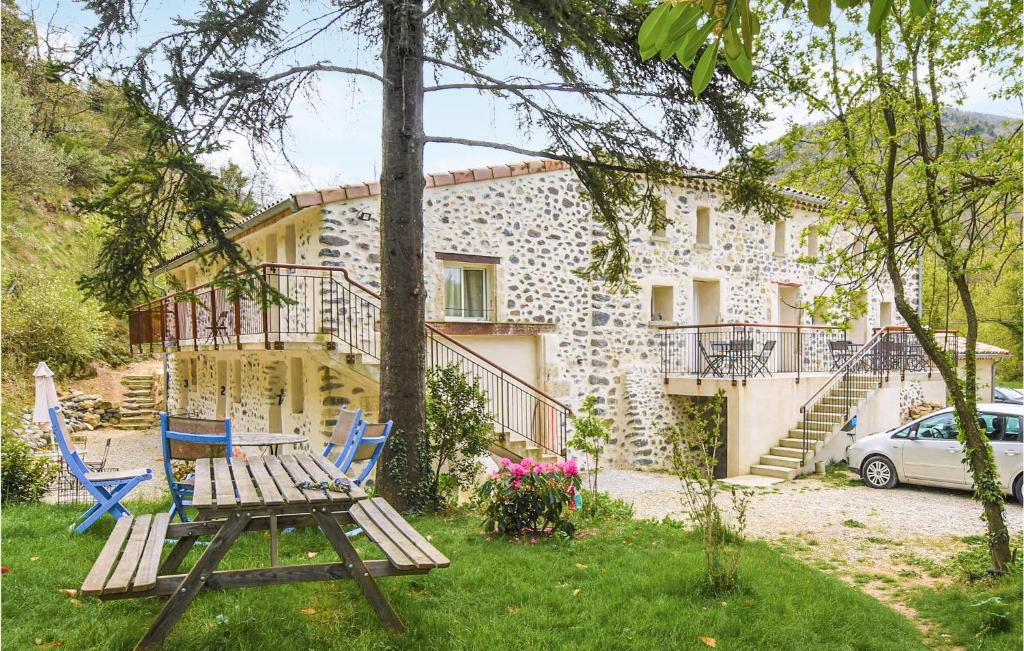 Beautiful Apartment In Saint-martin-sur Lavez With Internet And 2 Bedrooms