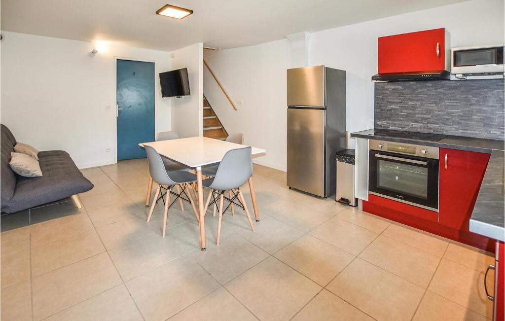 Beautiful Apartment In Saint-martin-sur Lavez With Internet And 2 Bedrooms photo 2
