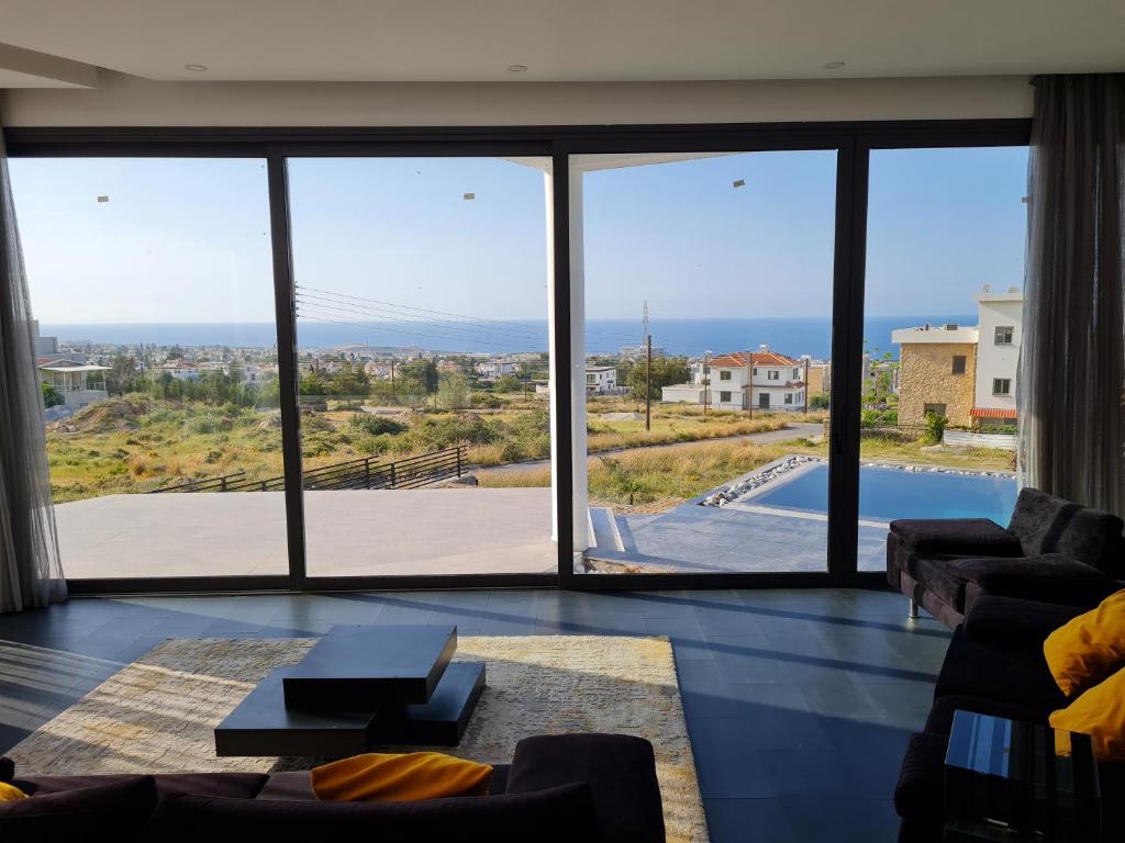 Superior Villa Between the Mountain and the Sea 4+1