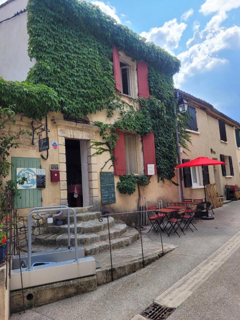 Gîte d'étape de Vitrolles en Luberon photo 1