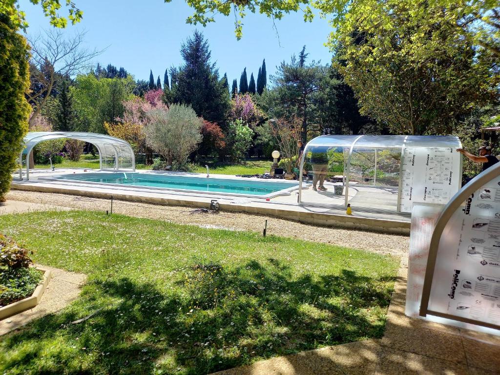 Maison d'une chambre avec piscine partagee jardin amenage et wifi a Le Thor