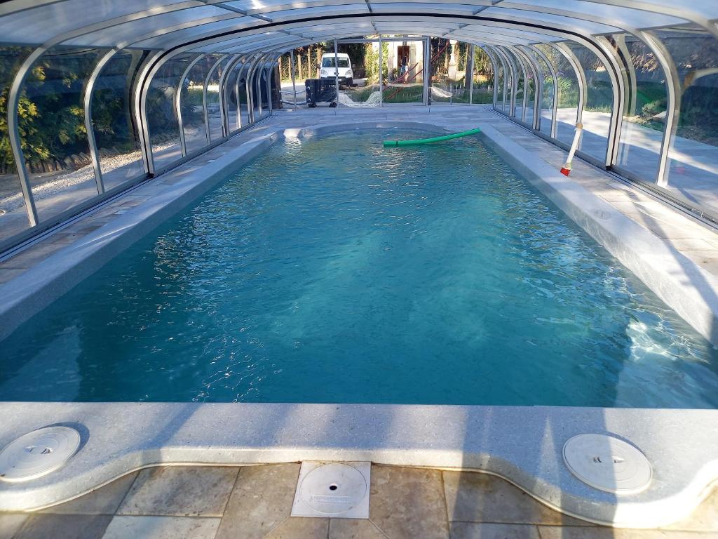 Maison d'une chambre avec piscine partagee jardin amenage et wifi a Le Thor photo 1