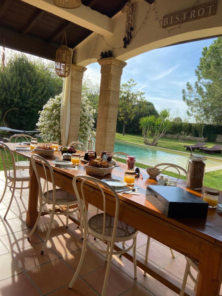 Le Patio, chambres d hôtes pour adultes en Camargue, possibilité de naturisme à la piscine, photo 3
