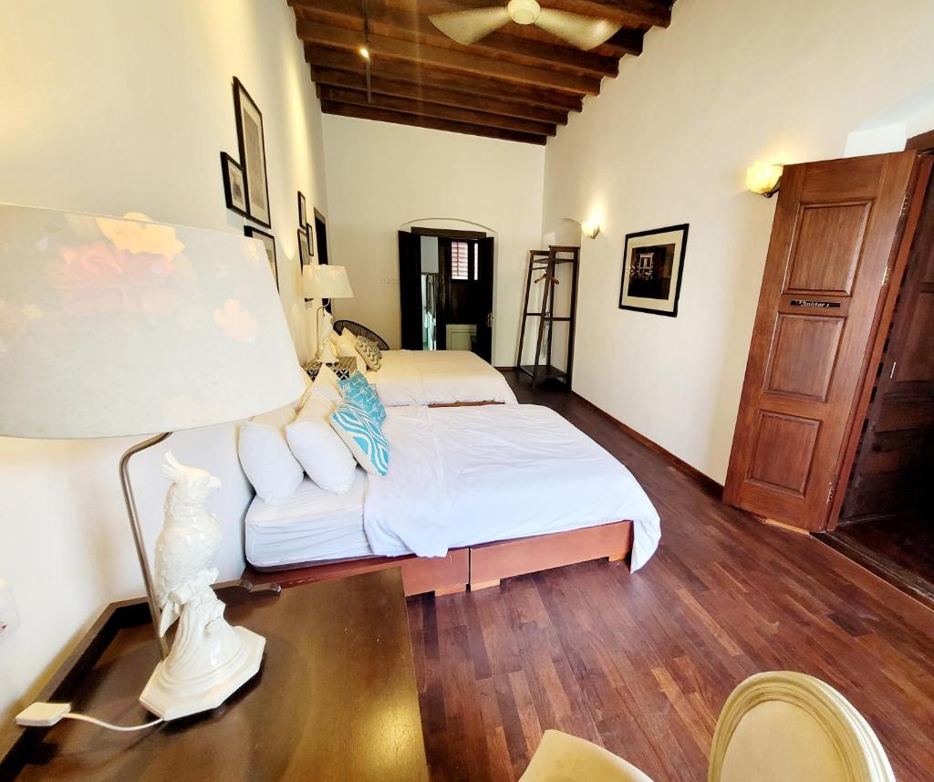 East Indies Mansion photo 3