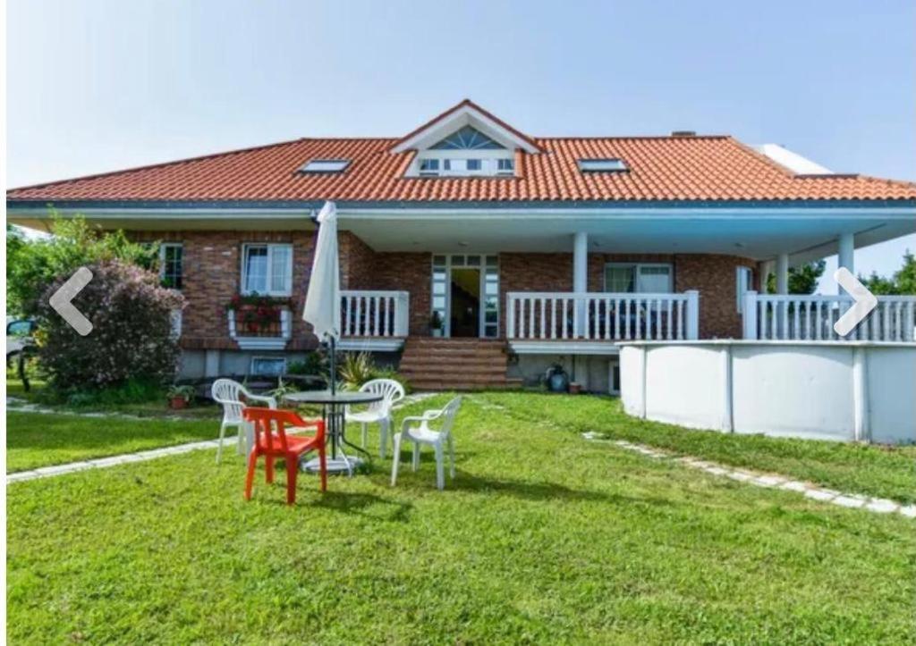 Villa tranquila con piscina y jardín "el Cachivache"