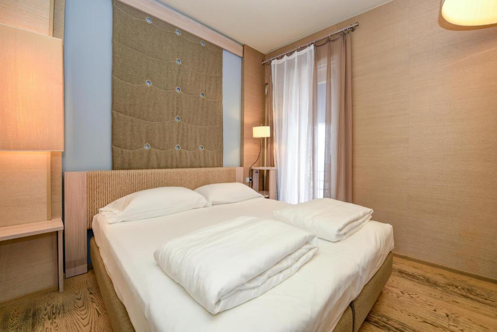 Hotel Flaminia - Tap to explore photos