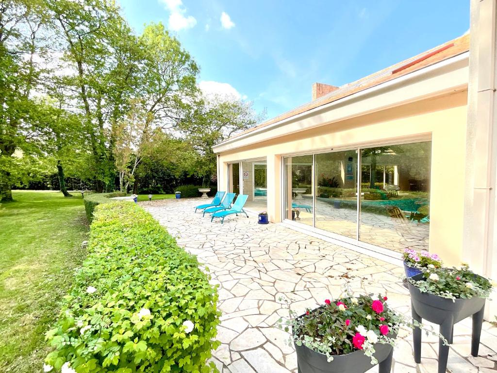 Les Jardins de la Muse, piscine couverte, spa et fitness photo 3